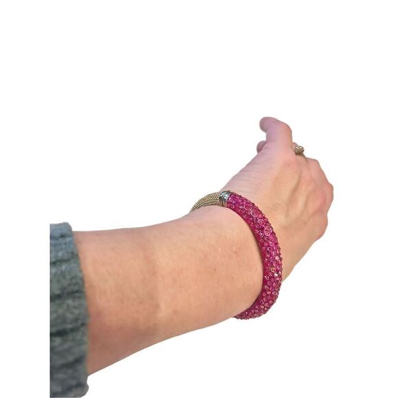 Fuschia pink rhinestone and pebbles gold magnetic latch bangle bracelet - gorgeo - Picture 3 of 11